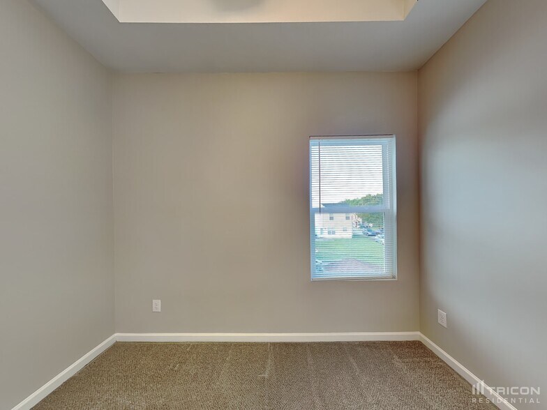 Building Photo - 5027 Elizabeth Rd