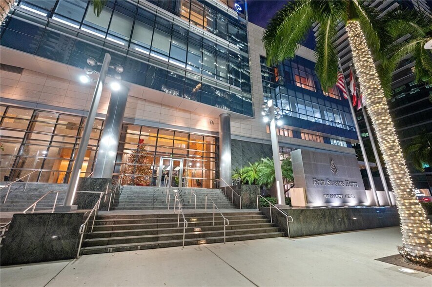 Building Photo - 1435 Brickell Ave