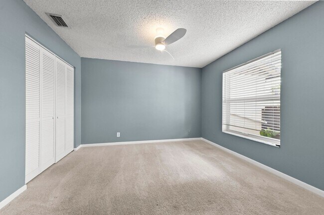 Building Photo - 8495 Lakepoint Ct