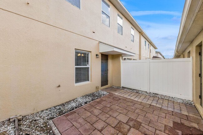 Building Photo - 16076 Old Ash Loop