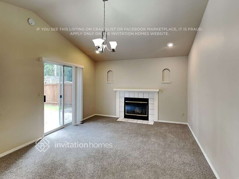 Building Photo - 6811 62nd Dr NE