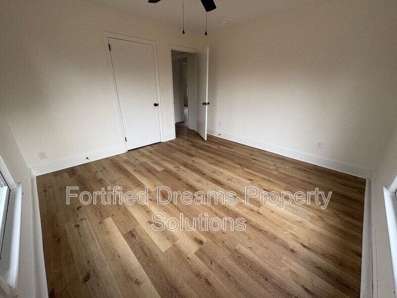 Building Photo - 429 Peeden Dr