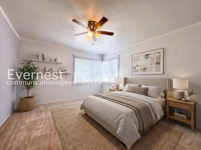 Building Photo - 3 Bed/2 Bath Home with Garage & Fenced Yard / Available Now!