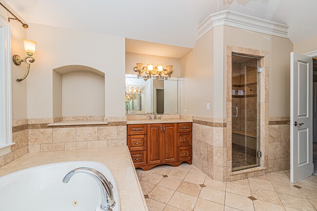 Building Photo - 361 S Elm St