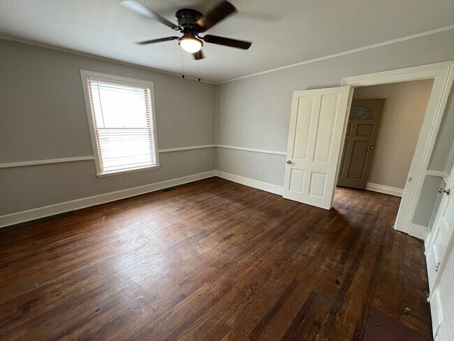 Building Photo - 2 bed 1 bath house