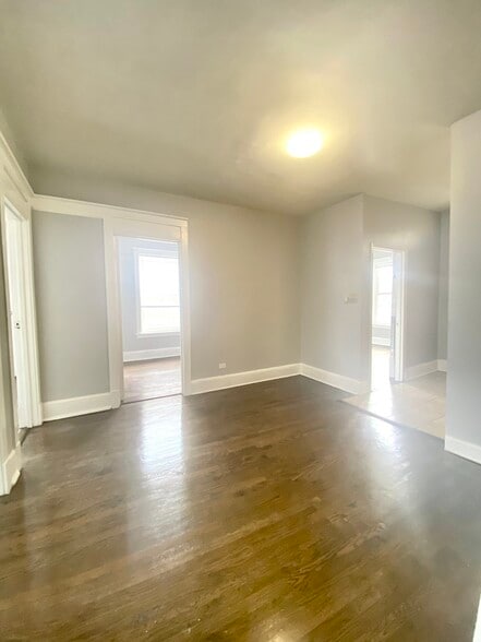 Building Photo - 1251 W Rosemont Ave
