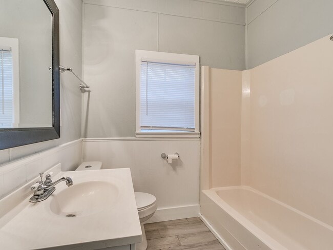 Building Photo - 3 Bedroom 1 Bath home in Shawnee!