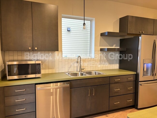 Building Photo - 2332 Shorthorn Ave
