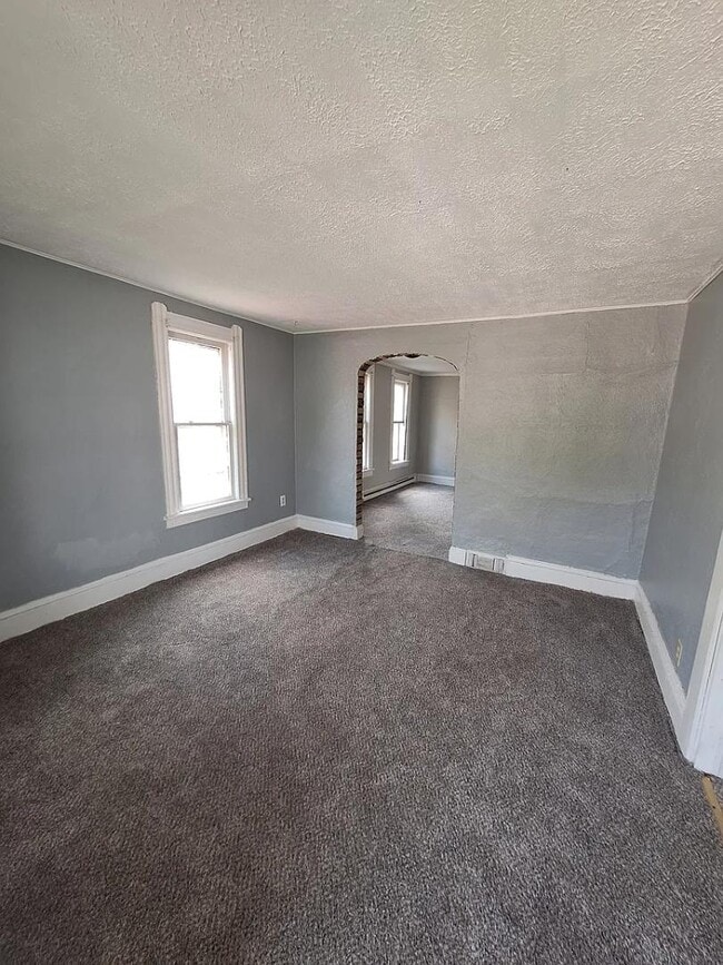 Building Photo - 1031 W 17th St