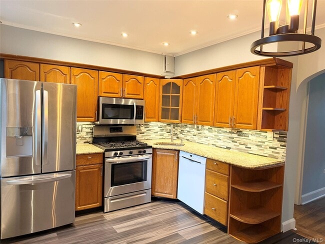 Building Photo - 412 Larchmont Acres