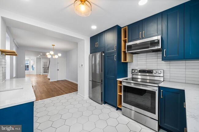 Building Photo - 2454 Amber St