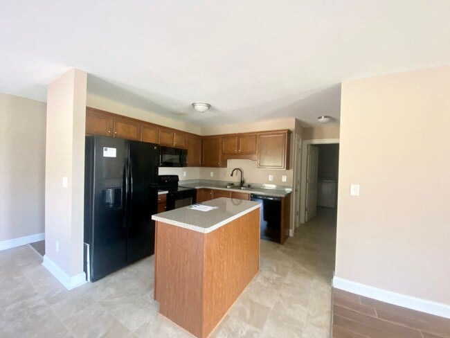 Building Photo - 532 Millbrooke Cir