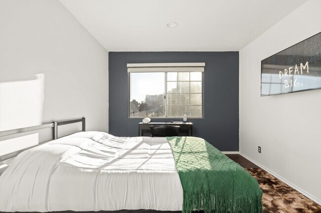 Building Photo - 10777 Ashton Ave