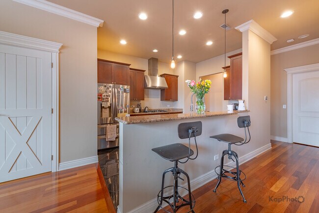 Building Photo - 1148 W Monroe St