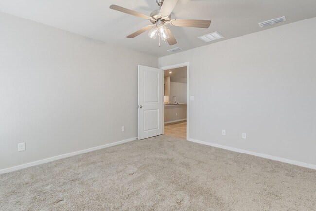 Building Photo - 1/2 off First Months Rent! Wonderful 3/2/2...