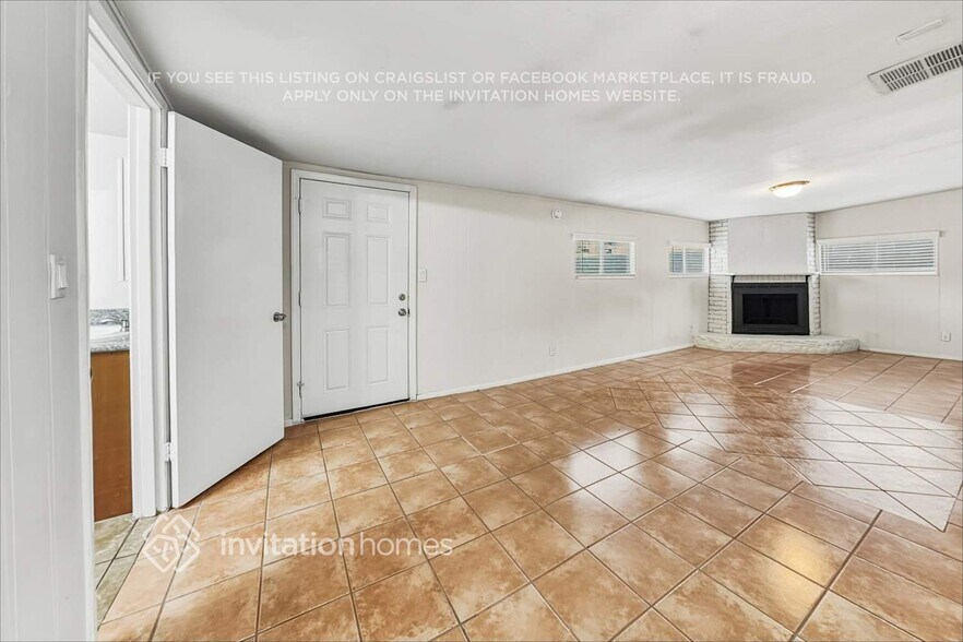 Building Photo - 449 S Stewart