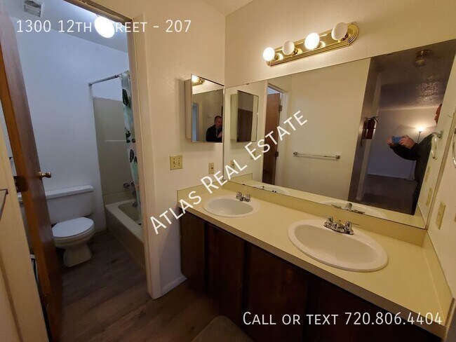 Building Photo - **ONE MONTH FREE!!**Quiet 1 Bed/1Bath Apar...