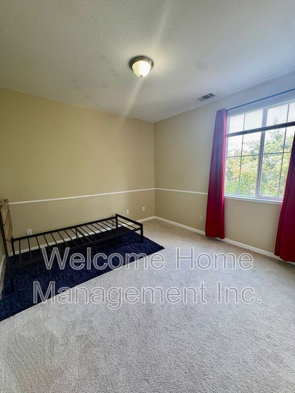 Building Photo - 6011 Daffodil Dr