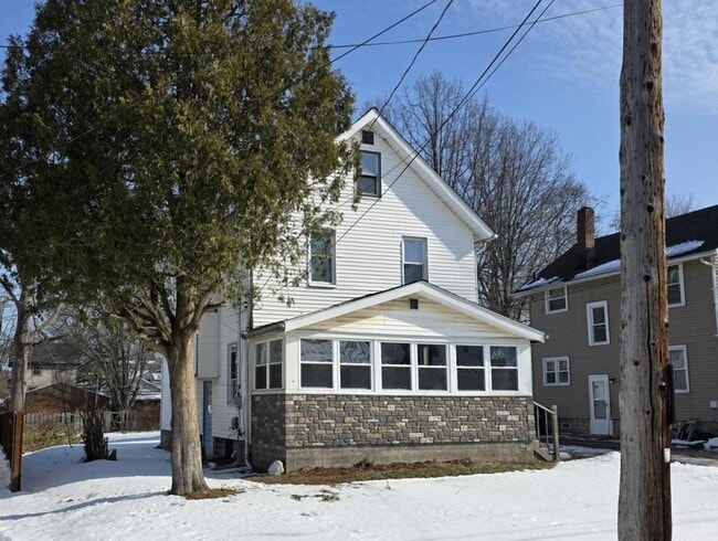 Building Photo - 849 Terra Alta St NE