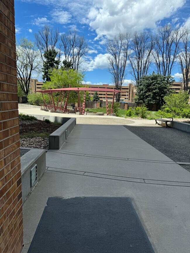 Building Photo - High Rise Condo off 9th and Colorado Blvd