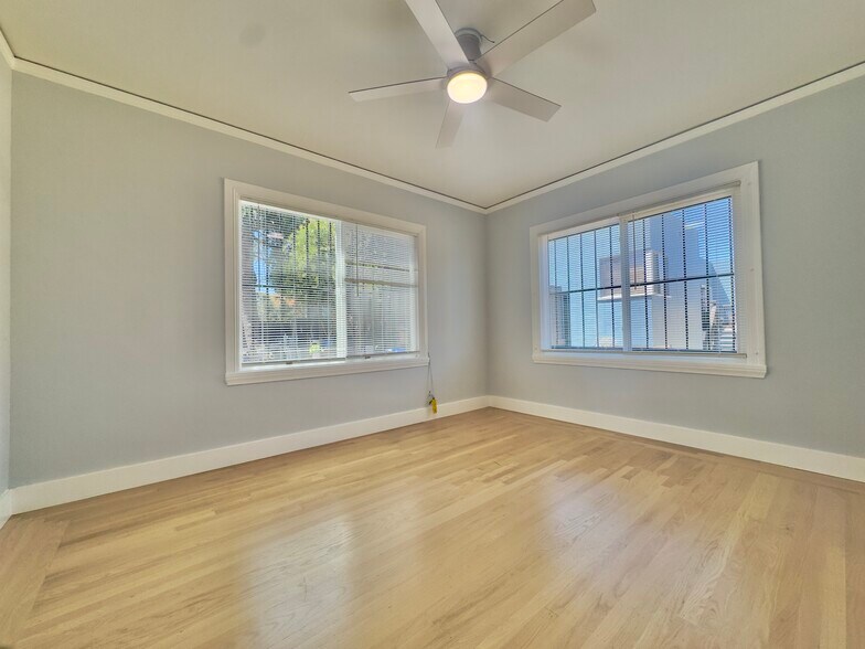 Building Photo - 161 Perry Pl