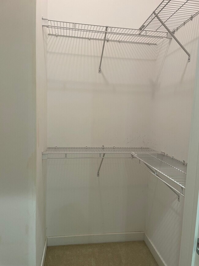 Building Photo - 1024 N Honore St