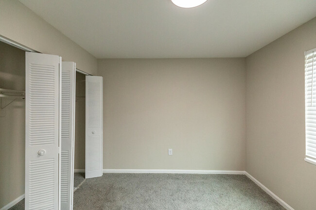 Room 2 - Hillcrest Townhomes