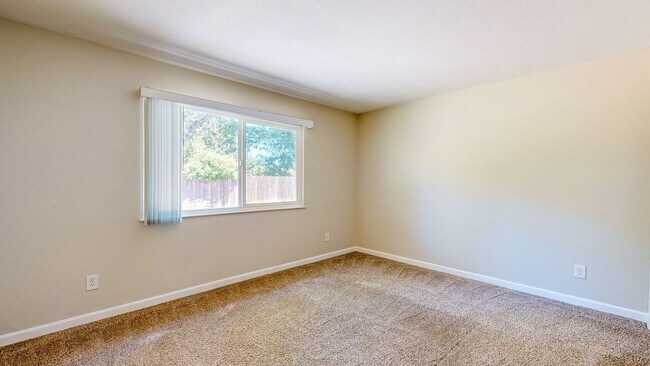 Building Photo - Rincon Valley Single Level, Landscaper Included!