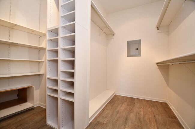 Building Photo - 720 Bering Dr