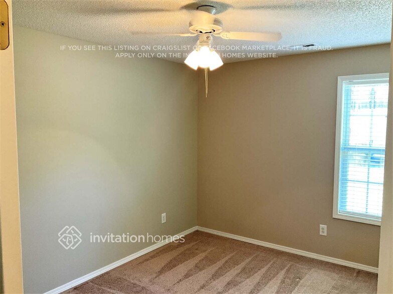 Building Photo - 905 Castlerock Way
