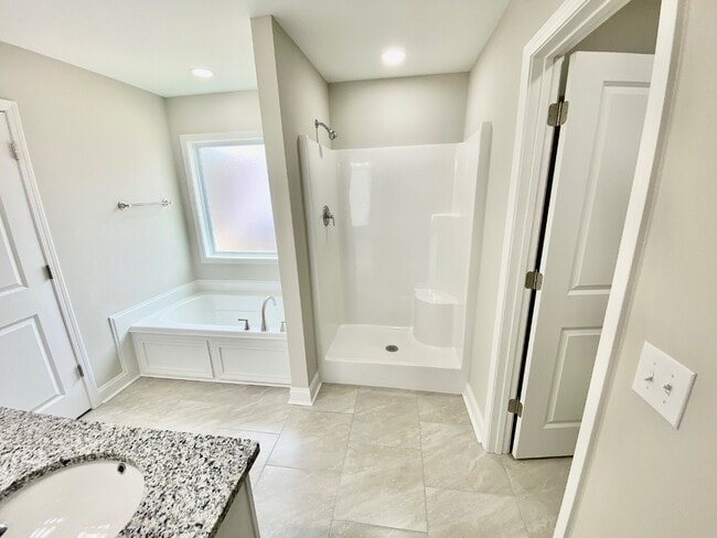 Building Photo - 3686 Saddle Rdg Dr
