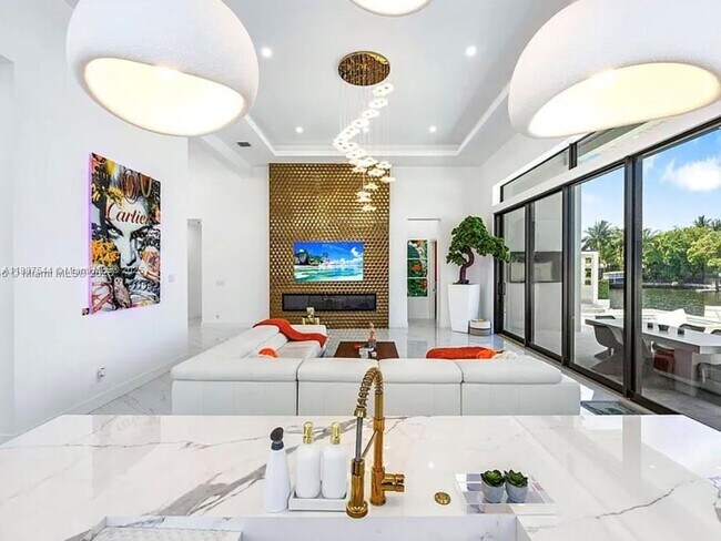 Building Photo - 2225 NE 19th St