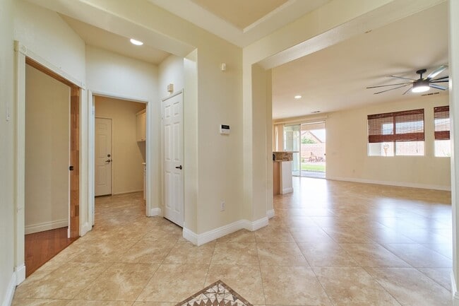 Building Photo - 82950 Vincent Dr