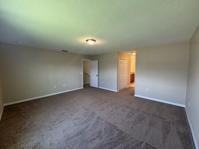 Building Photo - 527 Bristol Cir
