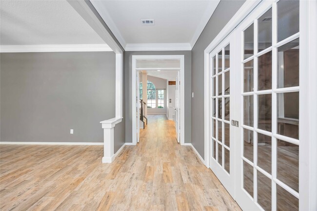 Building Photo - 11 Alden Glen Ct