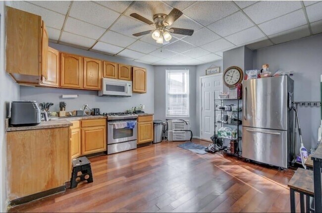 Building Photo - 128 W 20th St