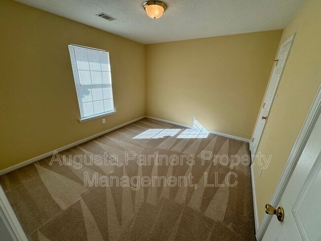 Building Photo - 442 Flowing Creek Dr