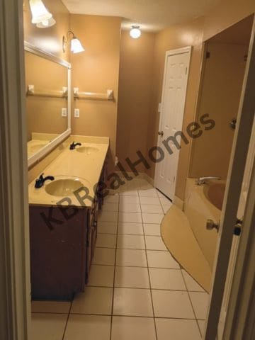 Building Photo - 5791 Plum Valley Dr