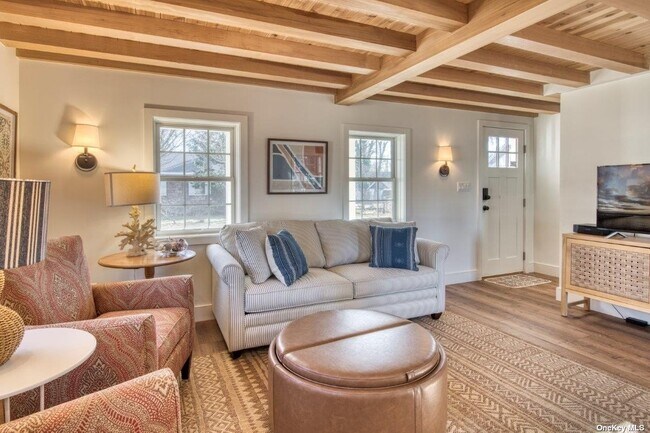 Building Photo - 555 Bridge St