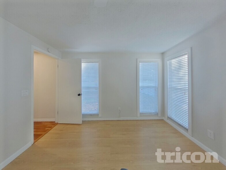 Building Photo - 1431 Croydon Dr