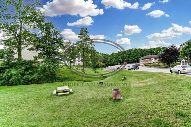 Building Photo - 1113 N Byrne Rd