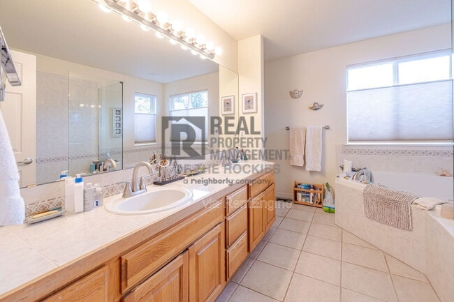 Building Photo - 2432 Mallard Cir