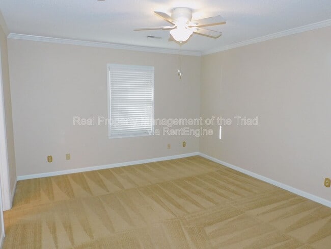 Building Photo - 2418 Cottage Pl