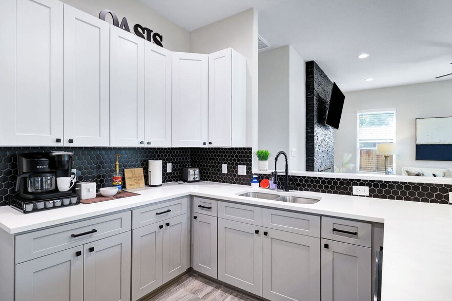 Building Photo - 1214 Hays St