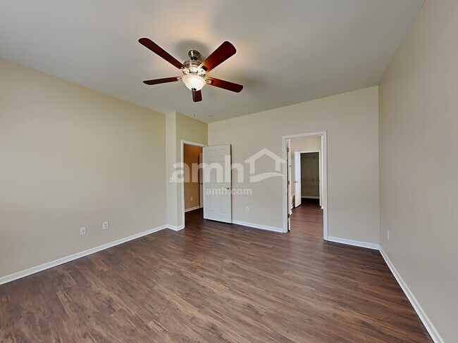 Building Photo - 10 Swenson Ct