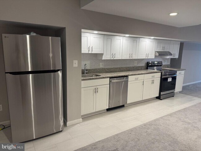 Building Photo - 1300 Pinstripe Ct
