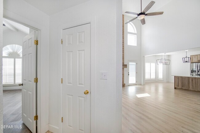 Building Photo - 918 Bellacumbre Dr
