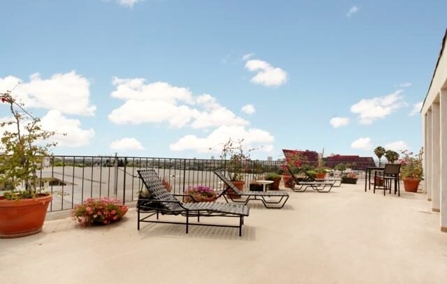 Building Photo - 960 Larrabee St