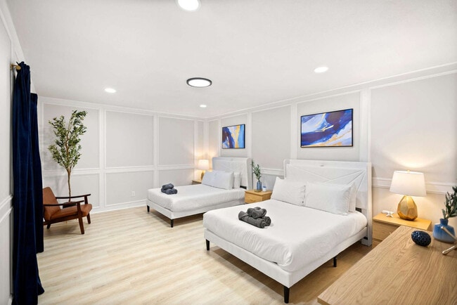 Building Photo - 3410 Country Club Dr