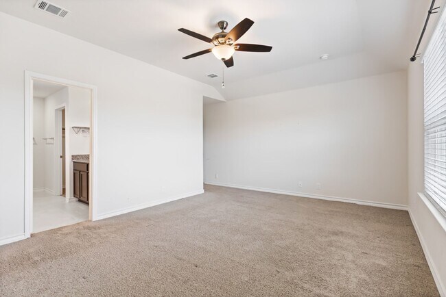 Building Photo - Charming Home Awaits: Spacious & Modern Living in a Prime Location